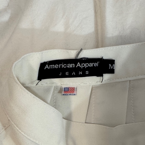 Elegant White Pleated Skirt - Picture 3 of 4